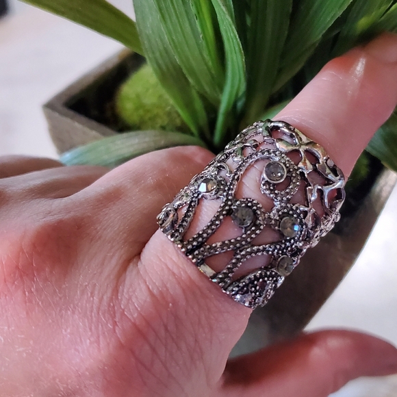 Silver Tone and Black Jewels Stretch Band Ring 💥3 for $24💥 - Picture 11 of 14